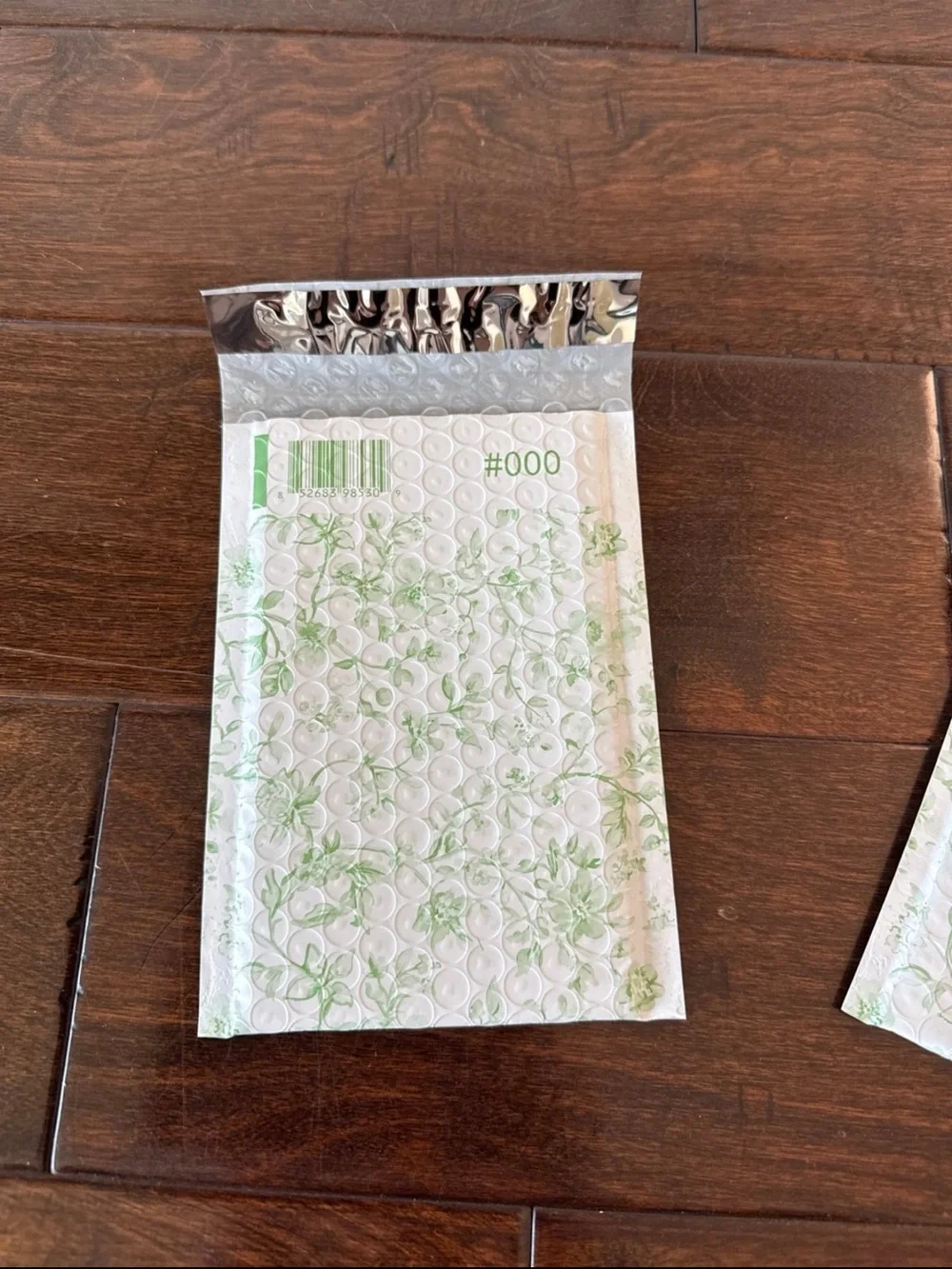 25 Pack - 4x8” Beautiful Green Toile Floral Bubble Mailers